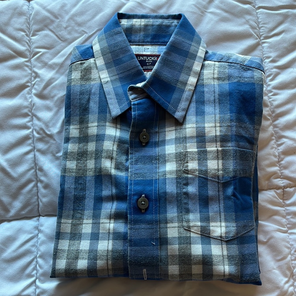 Untuckit boys size 6-7 blue striped/checkered long sleeve button down shirt